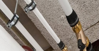 Замена труб водоснабжения в квартире: цена от 2069 руб. - СантехДомМрн